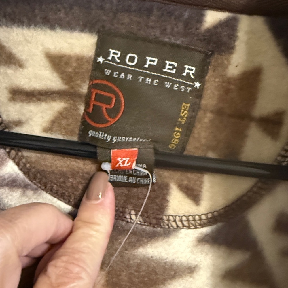 Roper Men's Zip-Up Sweater in Brown and Cream Geometric Pattern - Picture 5 of 7